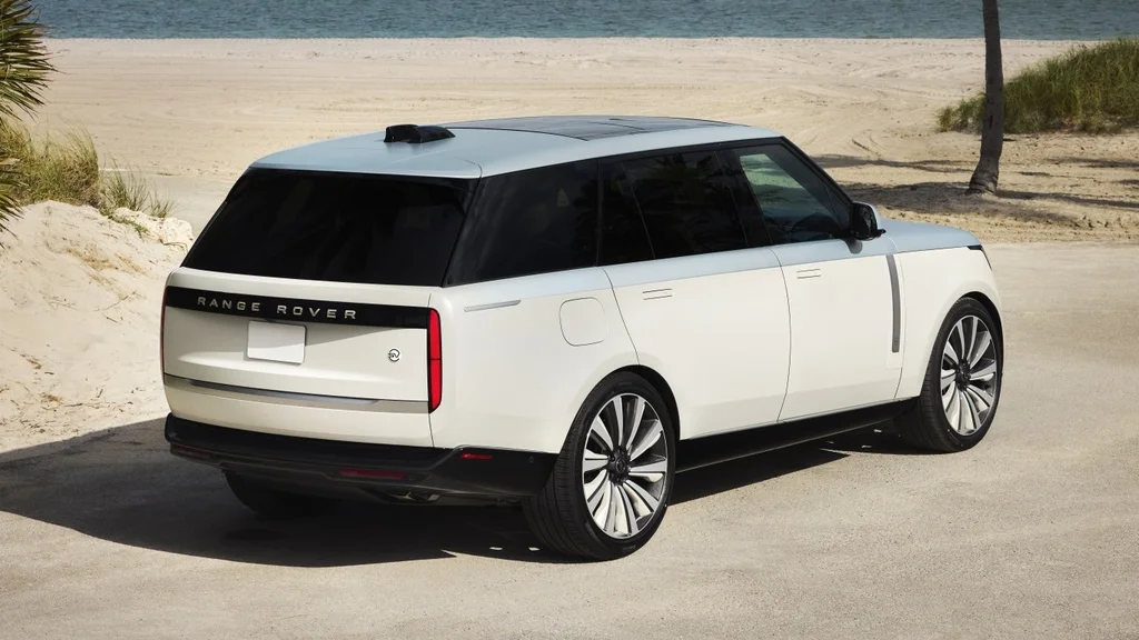 Luxusný Range Rover SV Candeo s keramickým interiérom