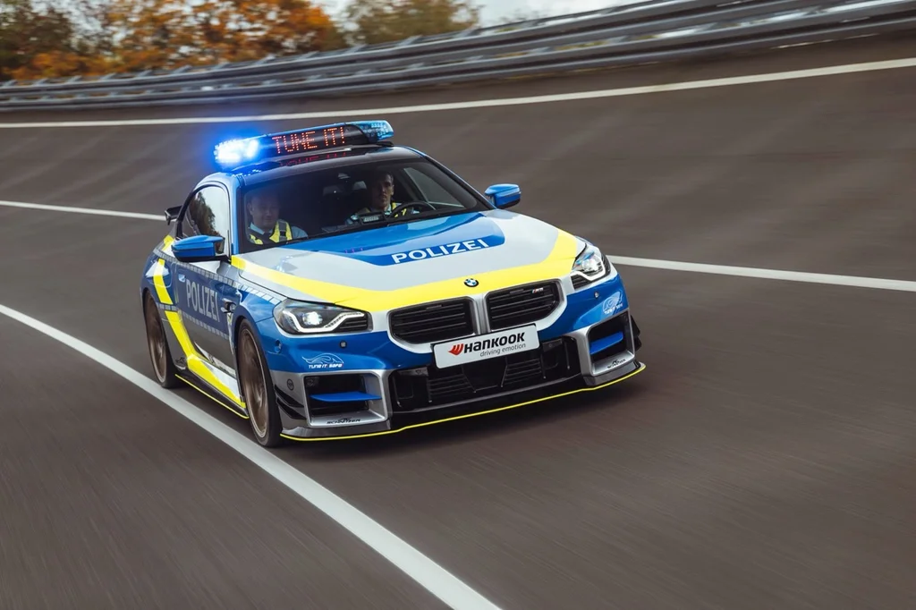 BMW M2 jako policejní drifter