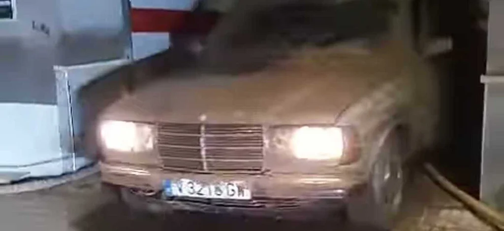 Mercedes-Benz W123: Niezniszczalność bada powódź