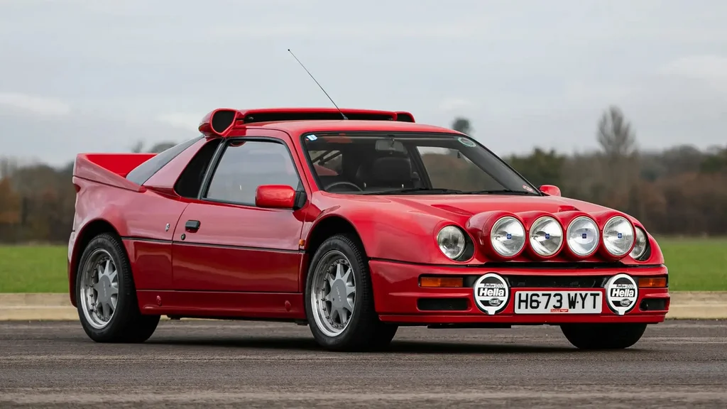 Exkluzivní Ford RS200 S v Ferrari Red na prodej