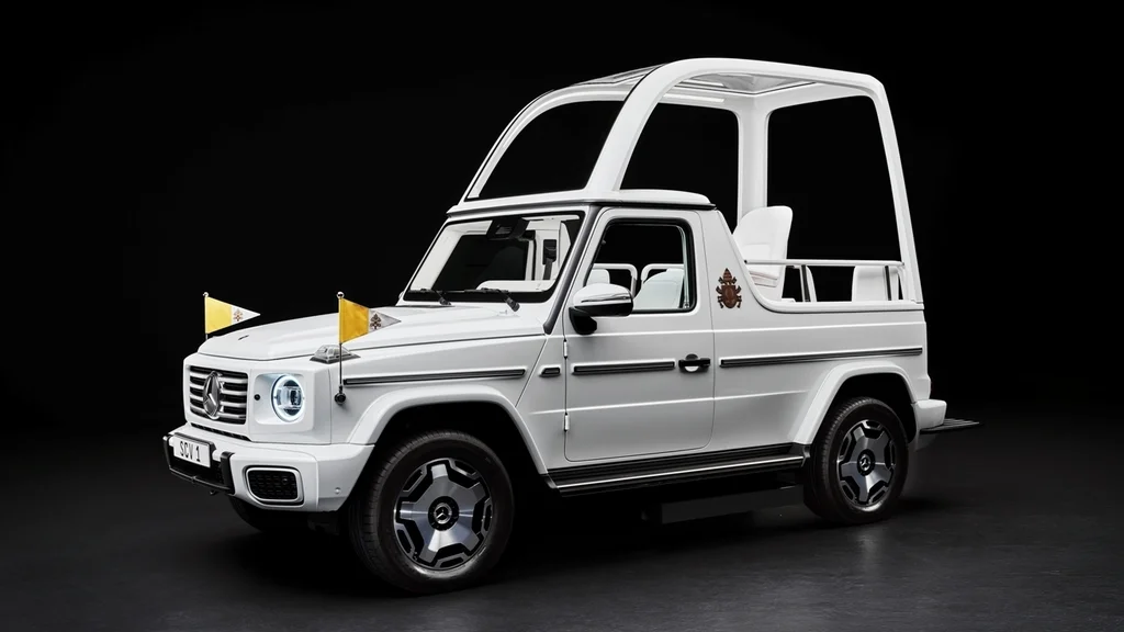 Papež František a jeho elektrický Mercedes-Benz G