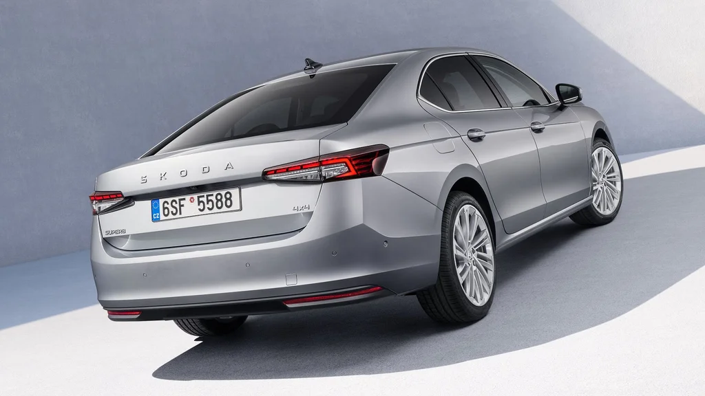 Nová Skoda Superb Liftback Plug-in Hybrid v SL