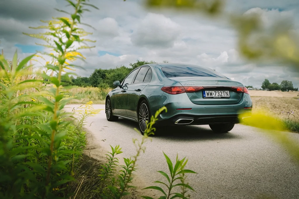 Mercedes E 220 d: Limuzína vs. SUV-izmus